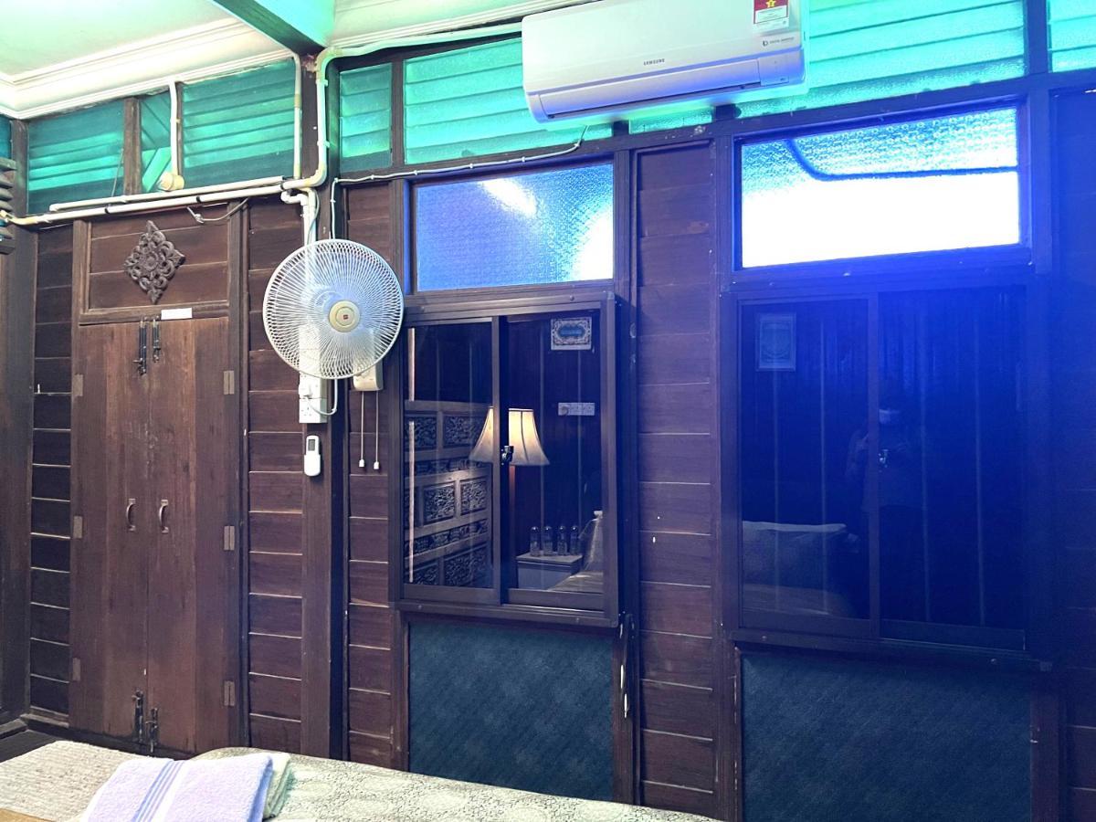 Kampong Kota Aur With Swimming Pool, Kepala Batas, Seberang Perai, Penang Vila