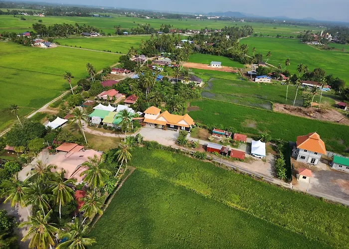 Homestay Kampong Kota Aur Resort With Swimming Pool, Kepala Batas, Seberang Perai, Penang