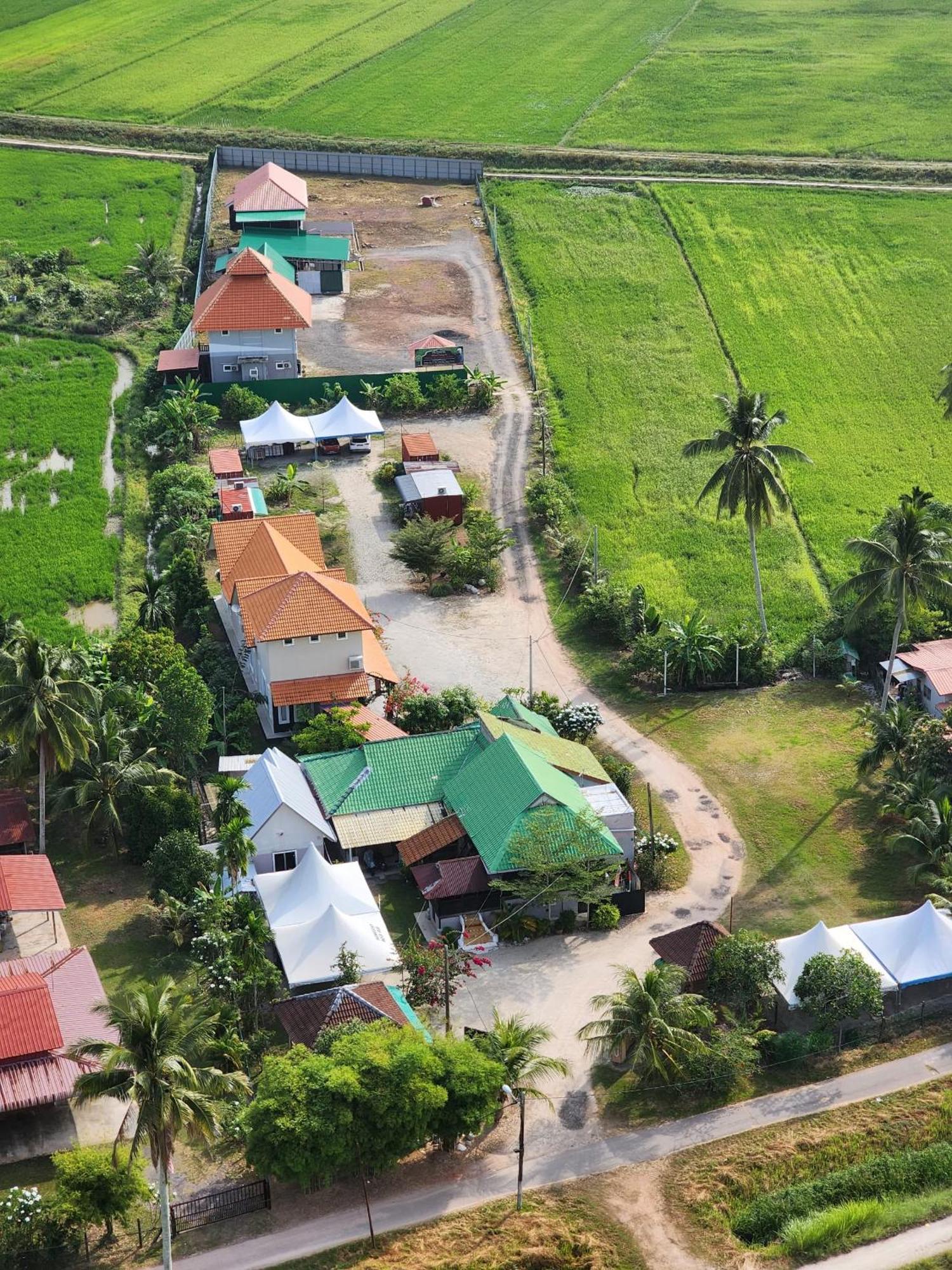 Kampong Kota Aur With Swimming Pool, Kepala Batas, Seberang Perai, Penang * Kepala Batas (Penang)